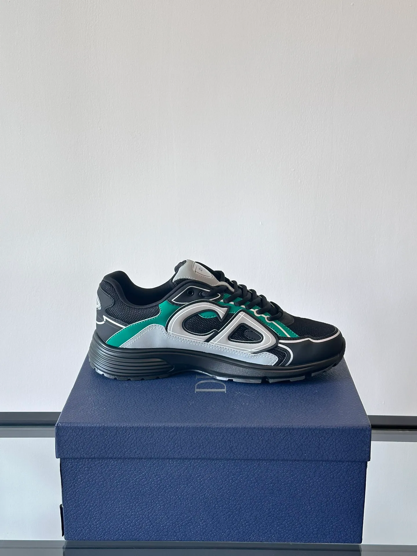 Men's Men's Shoes Men's Men's 💰440 "Dio*" Dior B30 series sports shoes, multi-color mesh fabric and multi-color technical fabrics, this season's newly launched B30 low-top sports shoes are one of the flagship styles of the series. Crafted from multicolor mesh and technical fabrics, it's finished with a reflective "CD30" graphic and silver-toned "DIOR B30" and "CD30" logos on the heel and tongue. An extra-light, sculpted rubber sole with signature accents adds style, while internal stretch details create ideal comfort. It can be matched with various casual styles to show a fashionable and modern sports style. Size: 38-44 (45-46 customized)